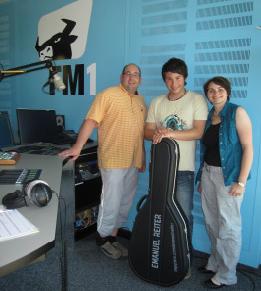 Emanuel im Studio von FM1
